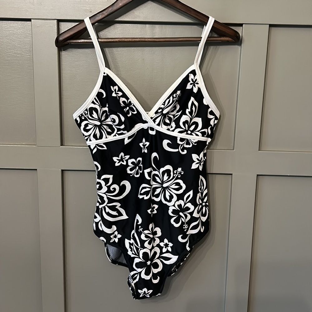 Lands End's Floral One Piece Swimsuit in Black and White Print Sz 16